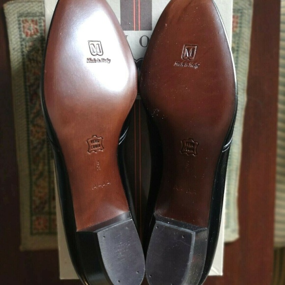 Bruno Magli Black Leather 1-1/2" Heel 8-1/2 AAAA N - Picture 2 of 7